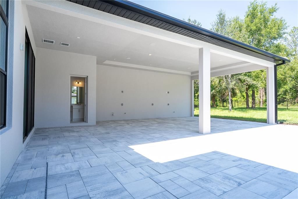 出租: $18,000 (5 贝兹, 5 浴室, 5855 平方英尺)