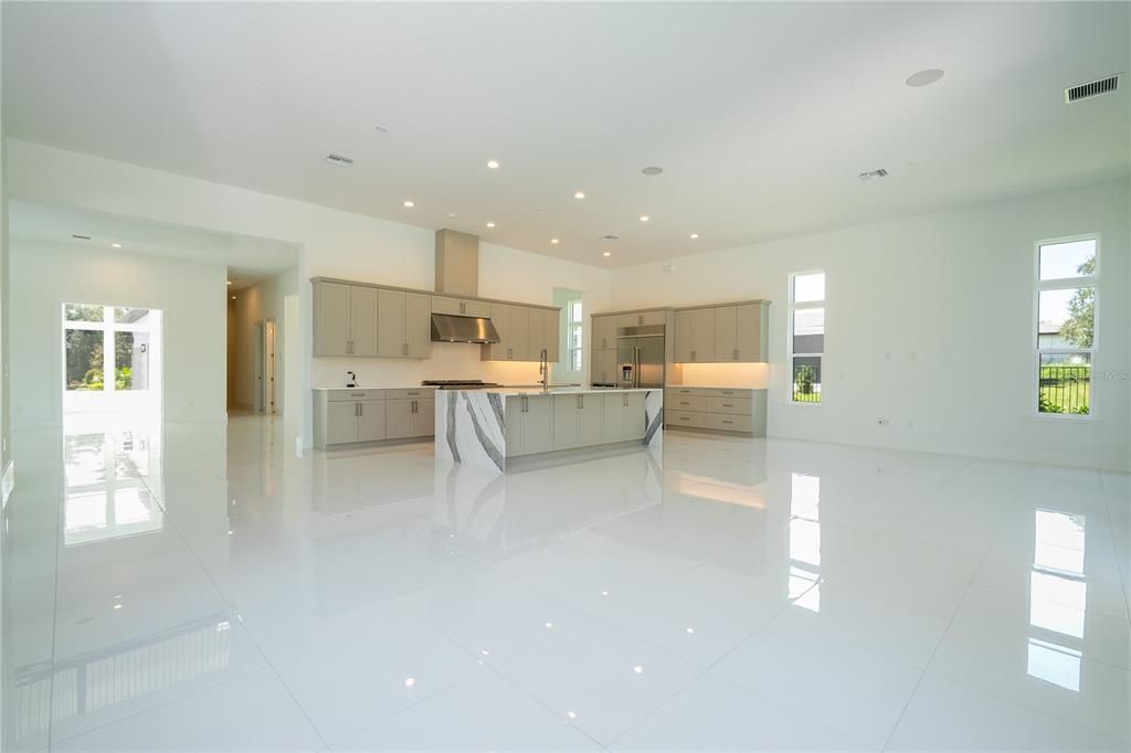 出租: $18,000 (5 贝兹, 5 浴室, 5855 平方英尺)