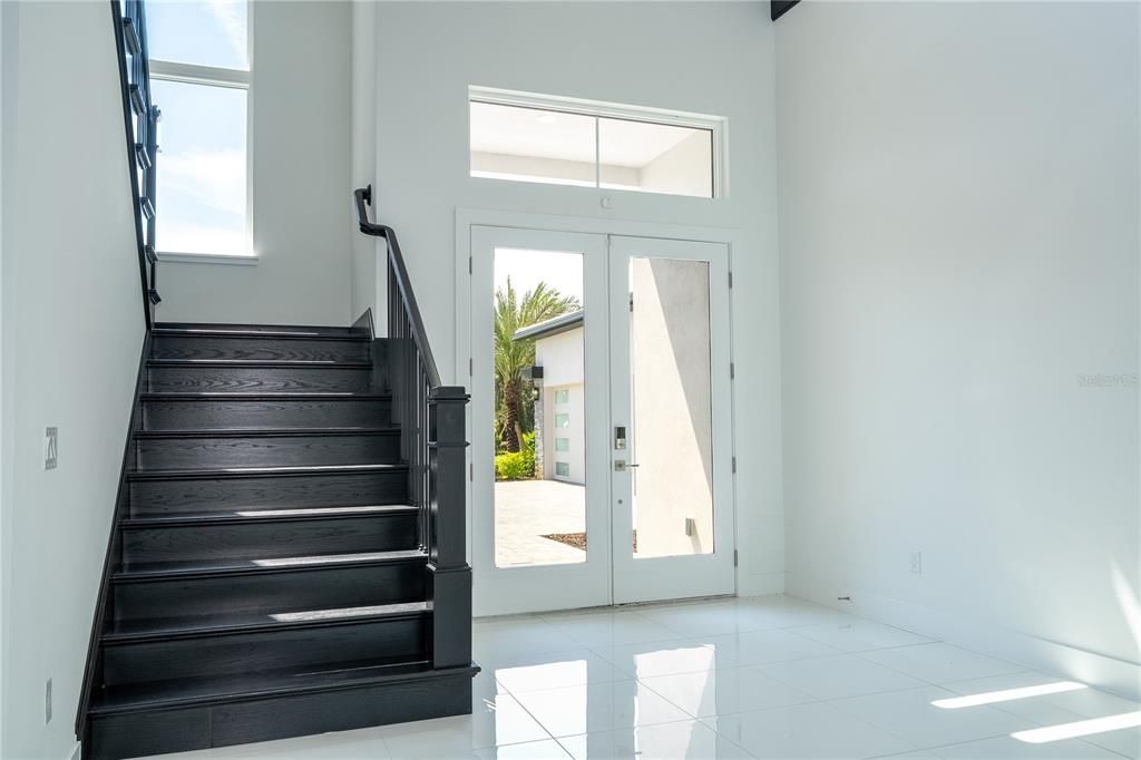 出租: $18,000 (5 贝兹, 5 浴室, 5855 平方英尺)