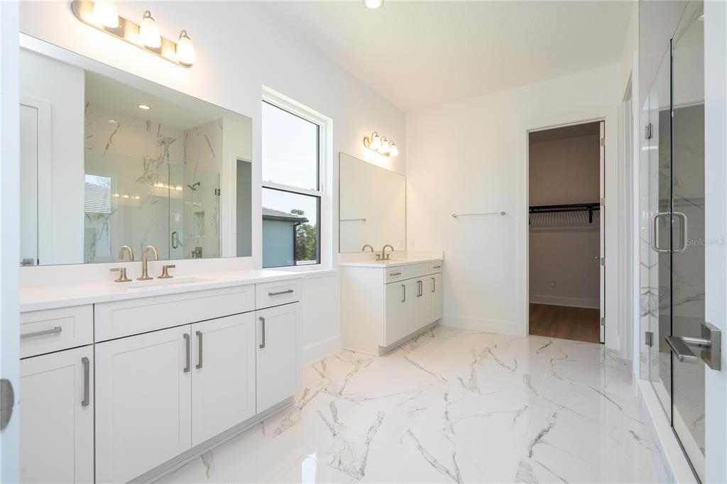 出租: $18,000 (5 贝兹, 5 浴室, 5855 平方英尺)