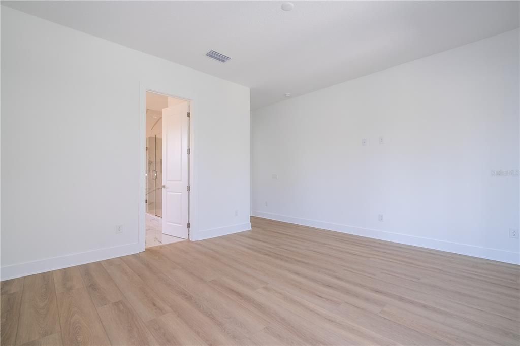 出租: $18,000 (5 贝兹, 5 浴室, 5855 平方英尺)