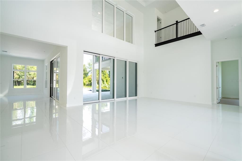 出租: $18,000 (5 贝兹, 5 浴室, 5855 平方英尺)