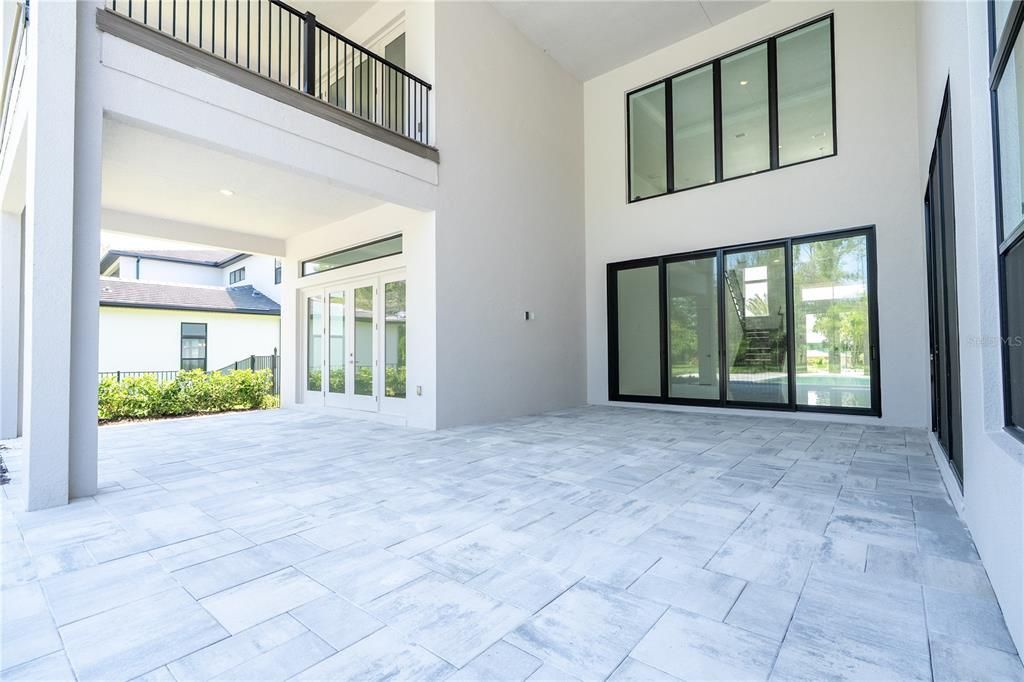 出租: $18,000 (5 贝兹, 5 浴室, 5855 平方英尺)