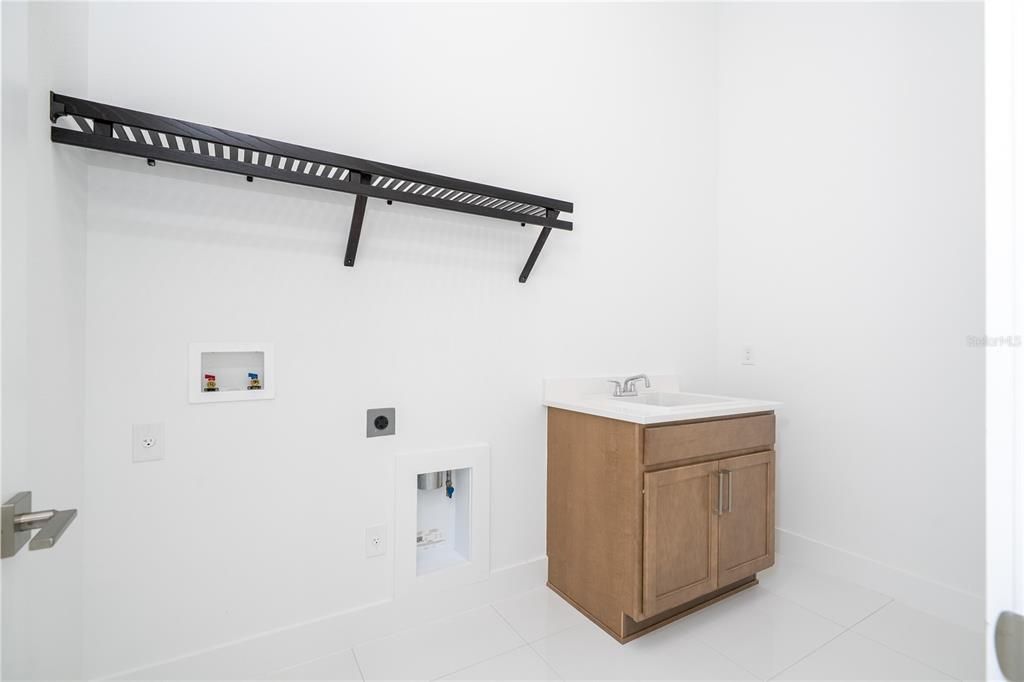 出租: $18,000 (5 贝兹, 5 浴室, 5855 平方英尺)