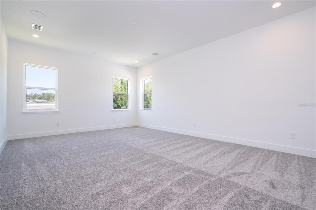 出租: $18,000 (5 贝兹, 5 浴室, 5855 平方英尺)