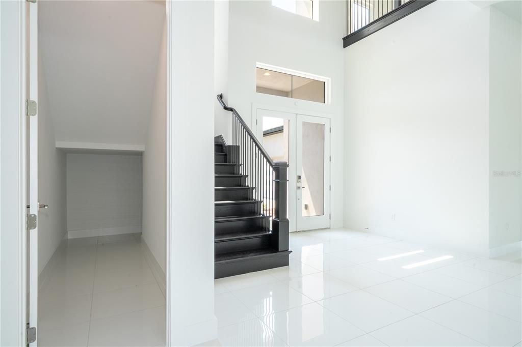 出租: $18,000 (5 贝兹, 5 浴室, 5855 平方英尺)