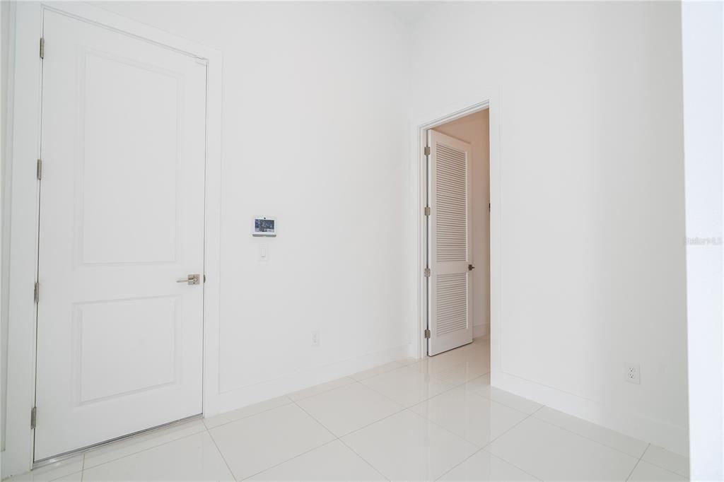 出租: $18,000 (5 贝兹, 5 浴室, 5855 平方英尺)