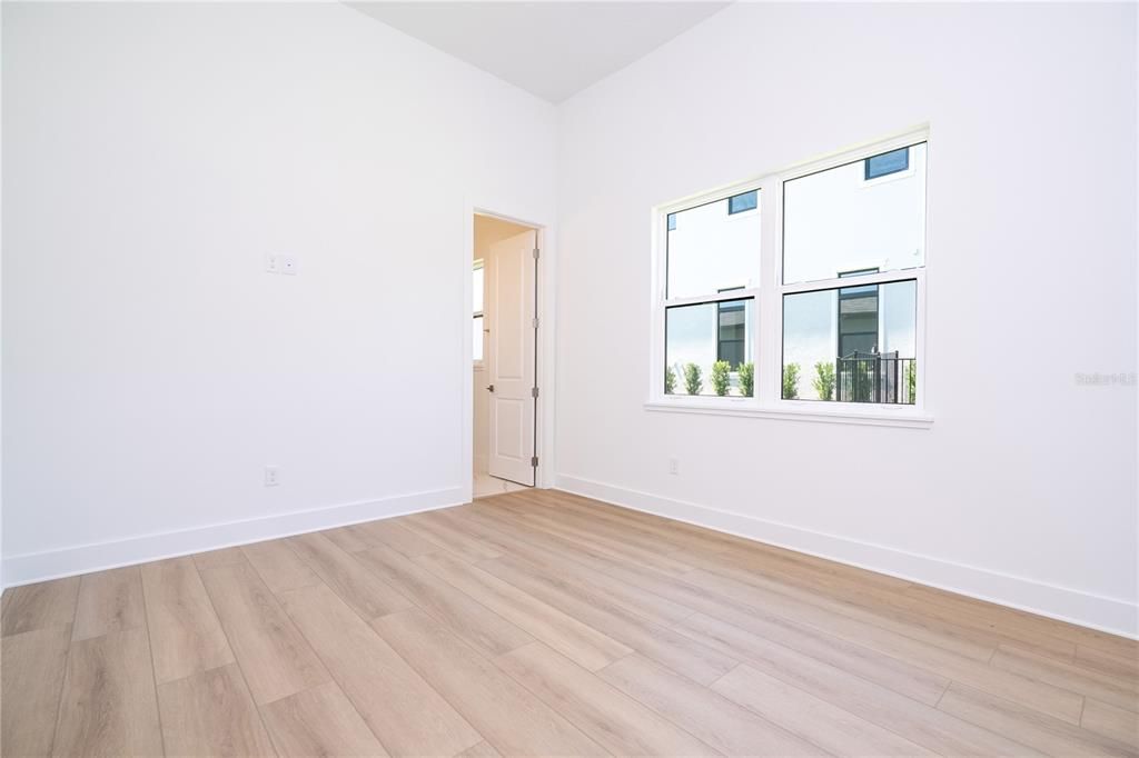 出租: $18,000 (5 贝兹, 5 浴室, 5855 平方英尺)