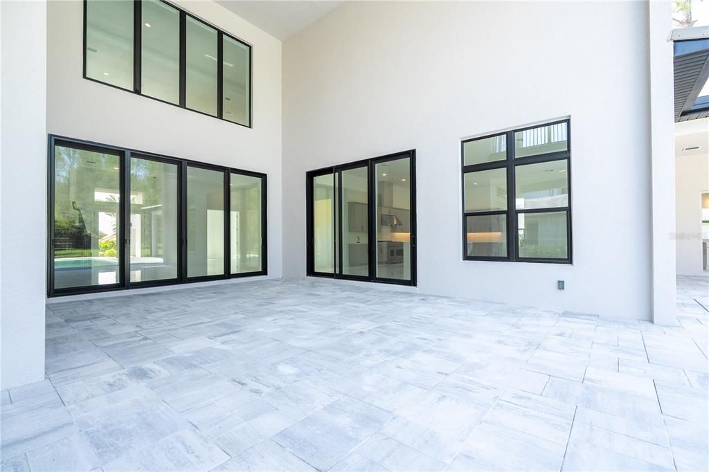 出租: $18,000 (5 贝兹, 5 浴室, 5855 平方英尺)