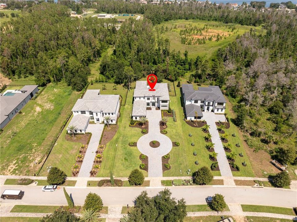 出租: $18,000 (5 贝兹, 5 浴室, 5855 平方英尺)