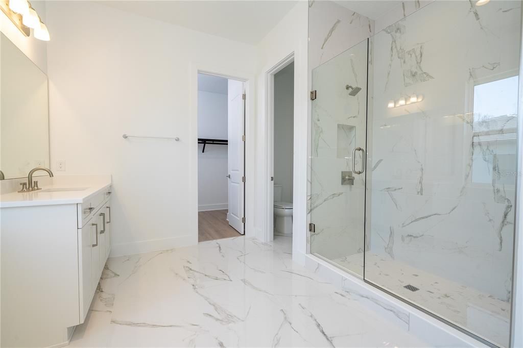 出租: $18,000 (5 贝兹, 5 浴室, 5855 平方英尺)