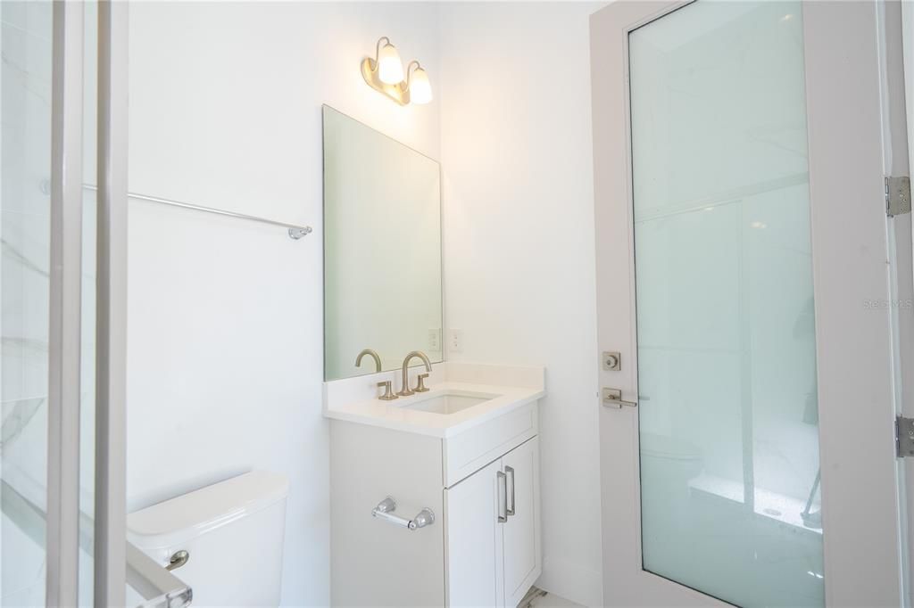 出租: $18,000 (5 贝兹, 5 浴室, 5855 平方英尺)