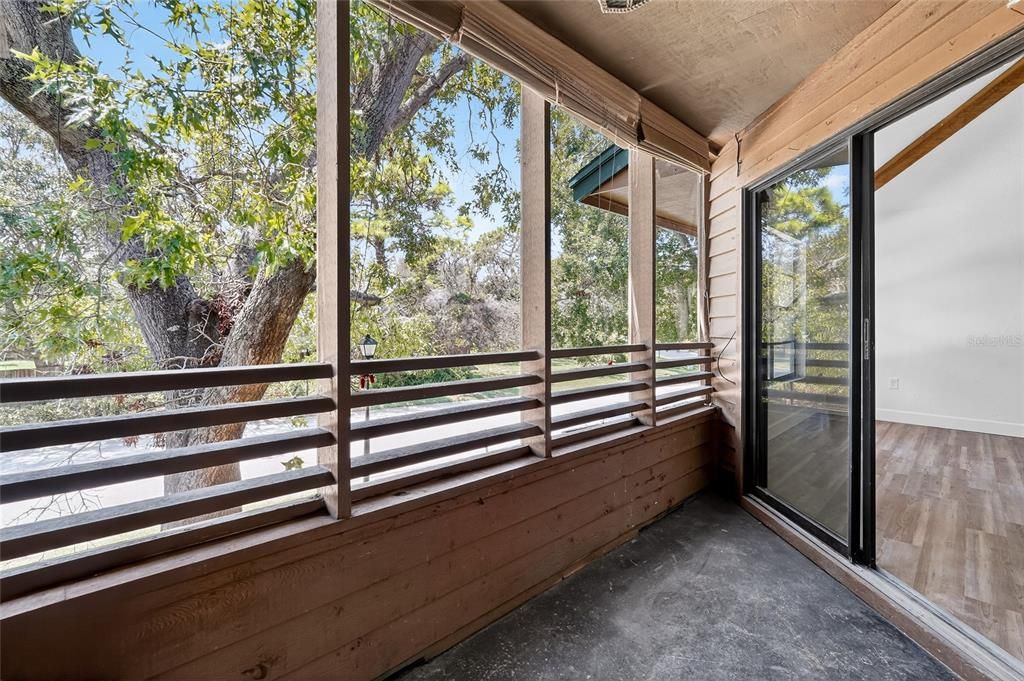 Active With Contract: $185,000 (2 beds, 1 baths, 893 Square Feet)