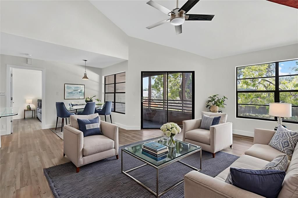 Active With Contract: $185,000 (2 beds, 1 baths, 893 Square Feet)