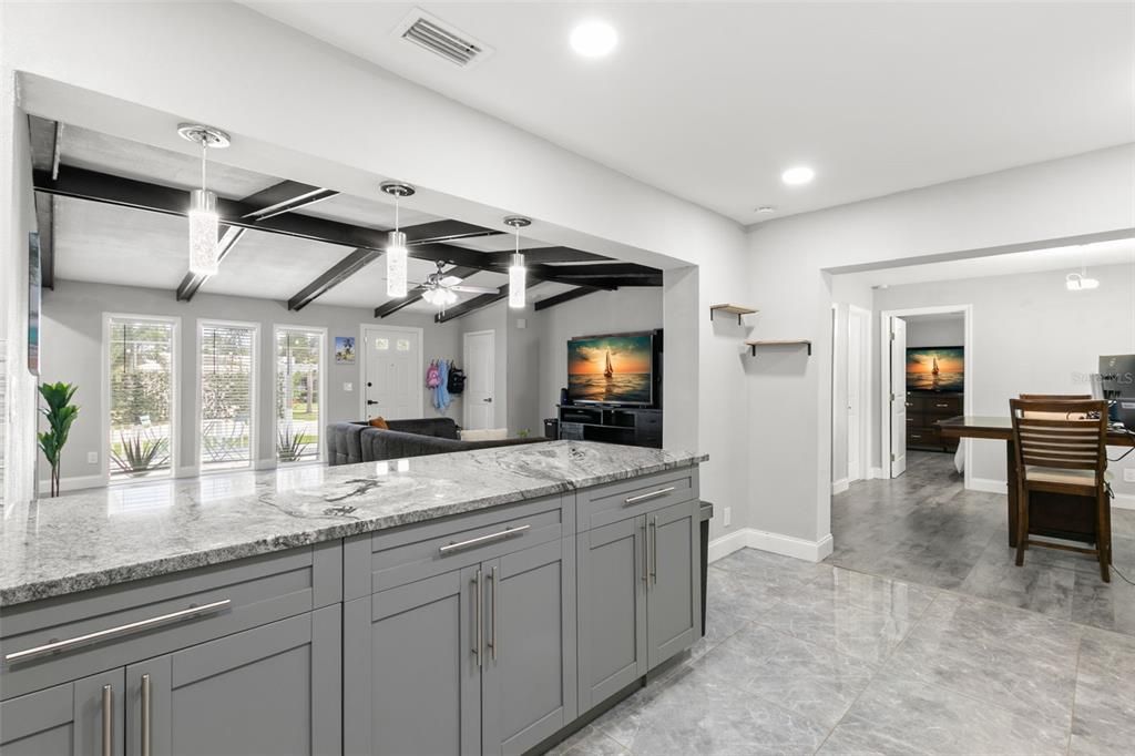 出租: $3,200 (3 贝兹, 2 浴室, 1530 平方英尺)