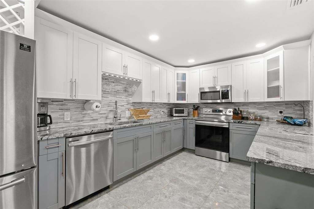 出租: $3,200 (3 贝兹, 2 浴室, 1530 平方英尺)