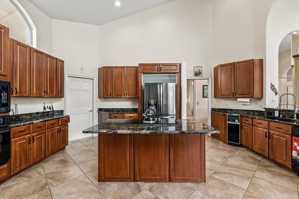 待售: $1,020,000 (4 贝兹, 3 浴室, 3691 平方英尺)