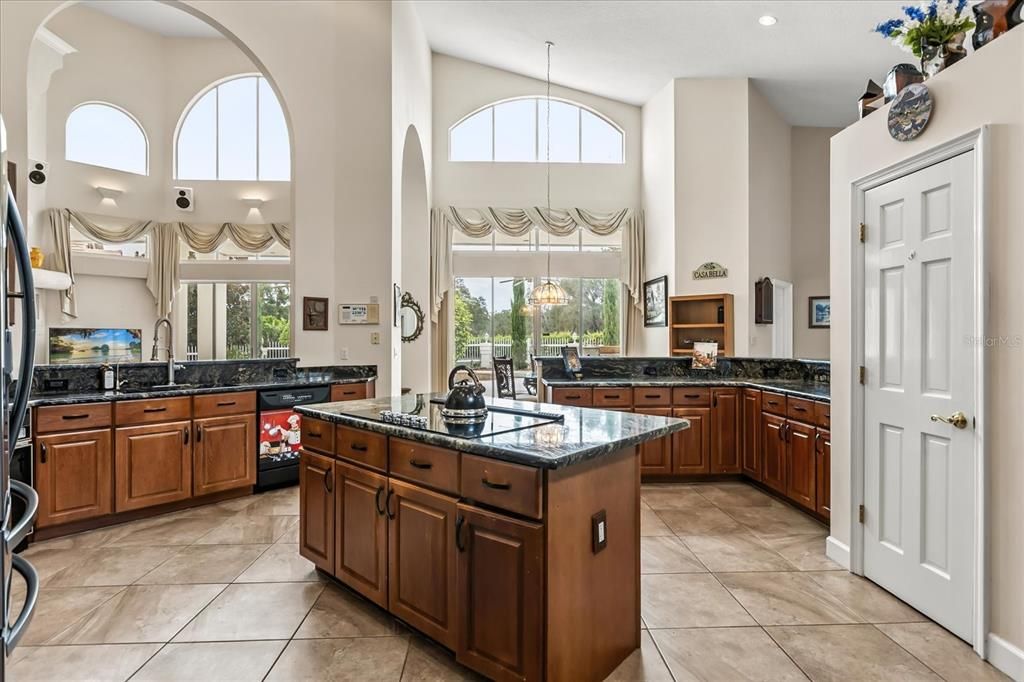 待售: $1,020,000 (4 贝兹, 3 浴室, 3691 平方英尺)