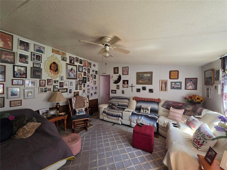 待售: $365,000 (4 贝兹, 2 浴室, 1860 平方英尺)