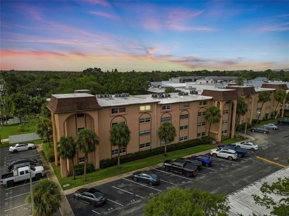 Под контрактом: $139,900 (1 спален, 1 ванн, 690 Квадратных фут)