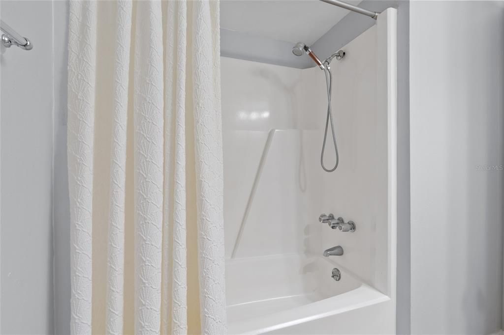 Под контрактом: $139,900 (1 спален, 1 ванн, 690 Квадратных фут)