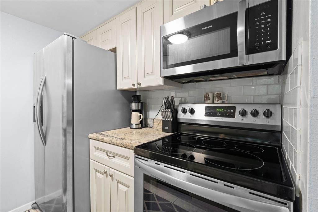 Под контрактом: $139,900 (1 спален, 1 ванн, 690 Квадратных фут)