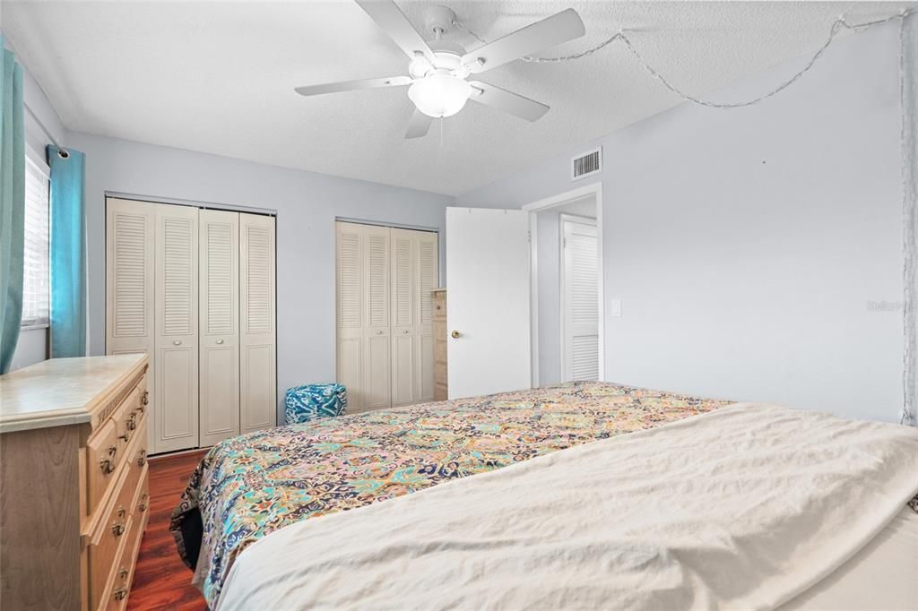 Под контрактом: $139,900 (1 спален, 1 ванн, 690 Квадратных фут)