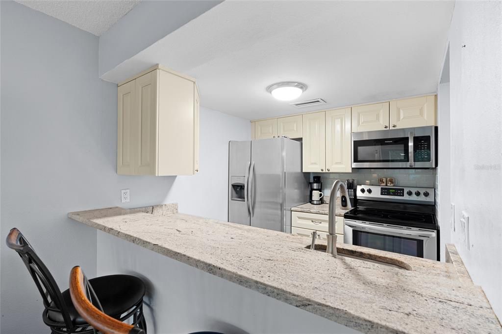 Под контрактом: $139,900 (1 спален, 1 ванн, 690 Квадратных фут)