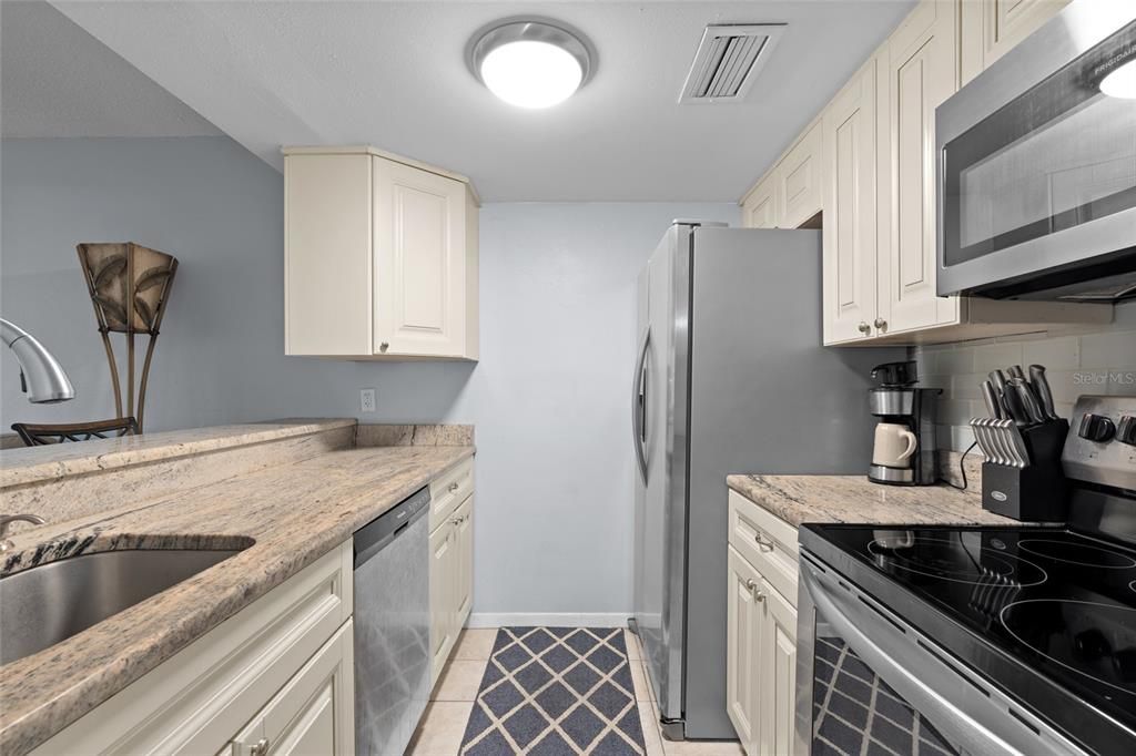 Под контрактом: $139,900 (1 спален, 1 ванн, 690 Квадратных фут)