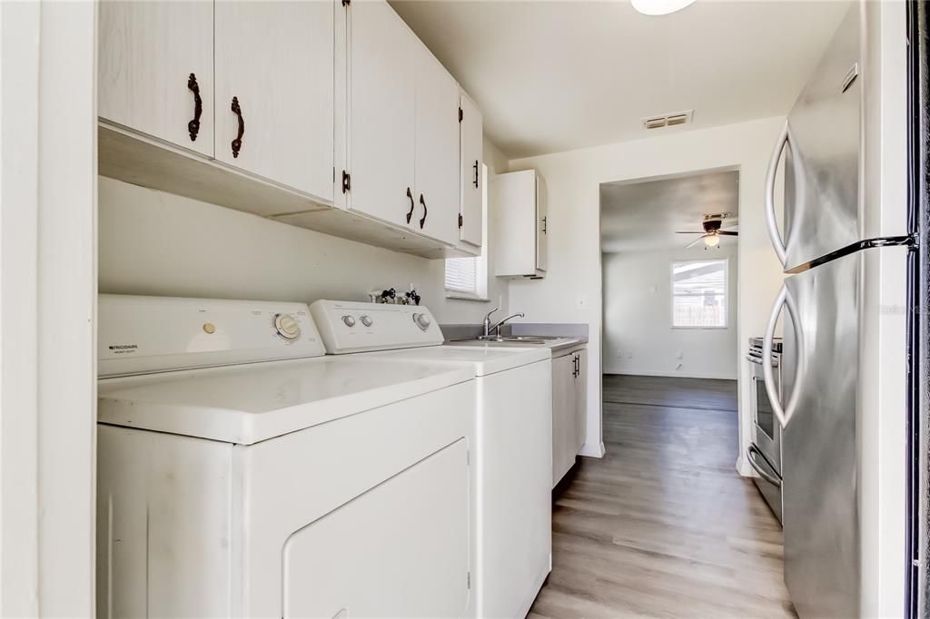 待售: $160,000 (2 贝兹, 1 浴室, 660 平方英尺)