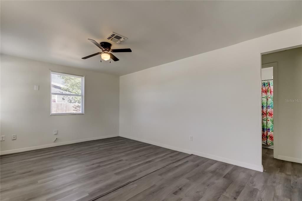 待售: $160,000 (2 贝兹, 1 浴室, 660 平方英尺)