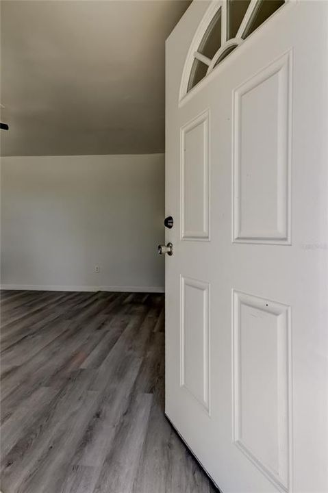 待售: $160,000 (2 贝兹, 1 浴室, 660 平方英尺)