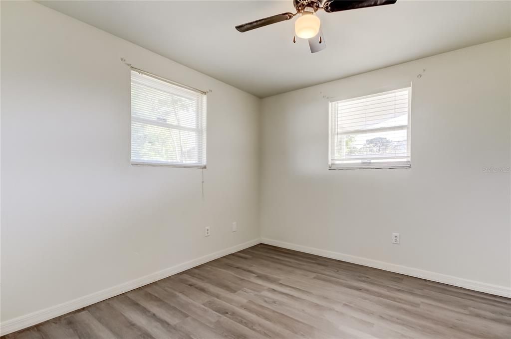 待售: $160,000 (2 贝兹, 1 浴室, 660 平方英尺)