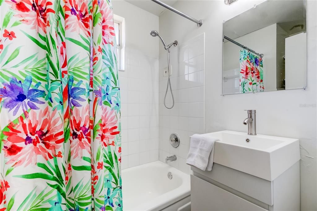 待售: $160,000 (2 贝兹, 1 浴室, 660 平方英尺)