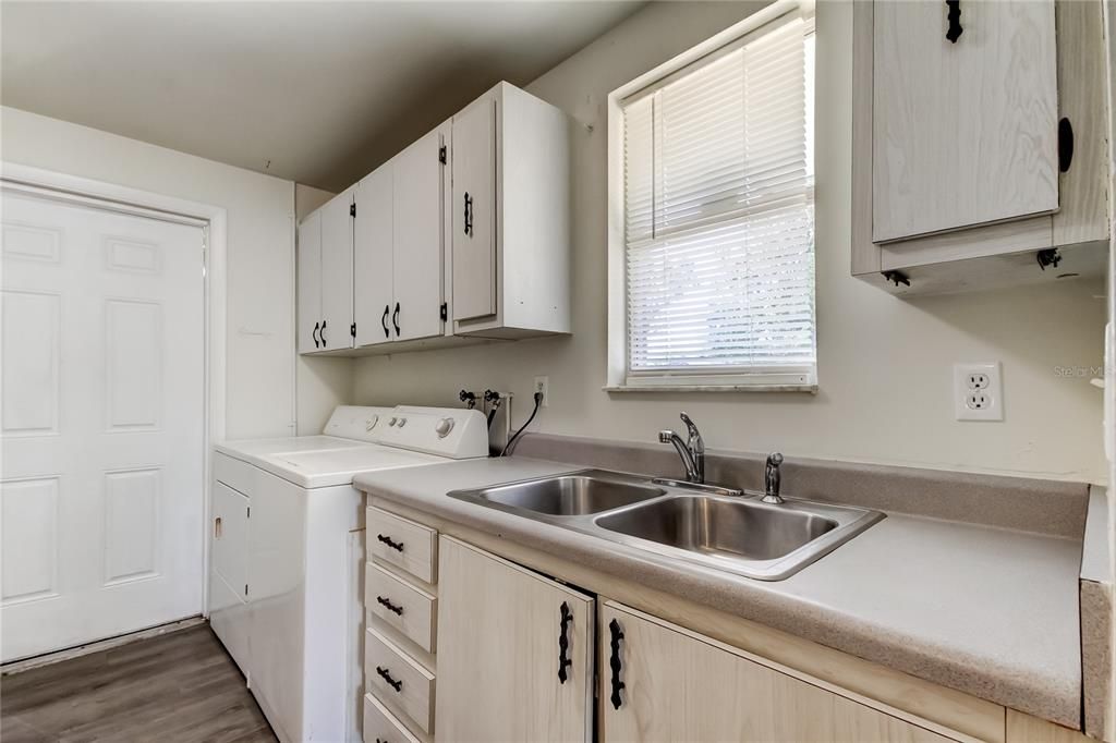 待售: $160,000 (2 贝兹, 1 浴室, 660 平方英尺)