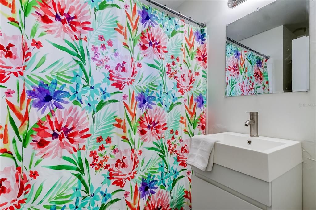 待售: $160,000 (2 贝兹, 1 浴室, 660 平方英尺)