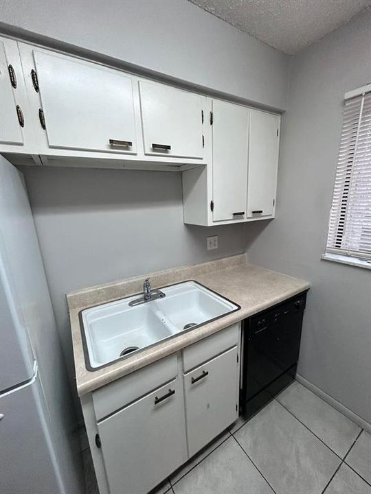 На продажу: $130,000 (1 спален, 1 ванн, 666 Квадратных фут)