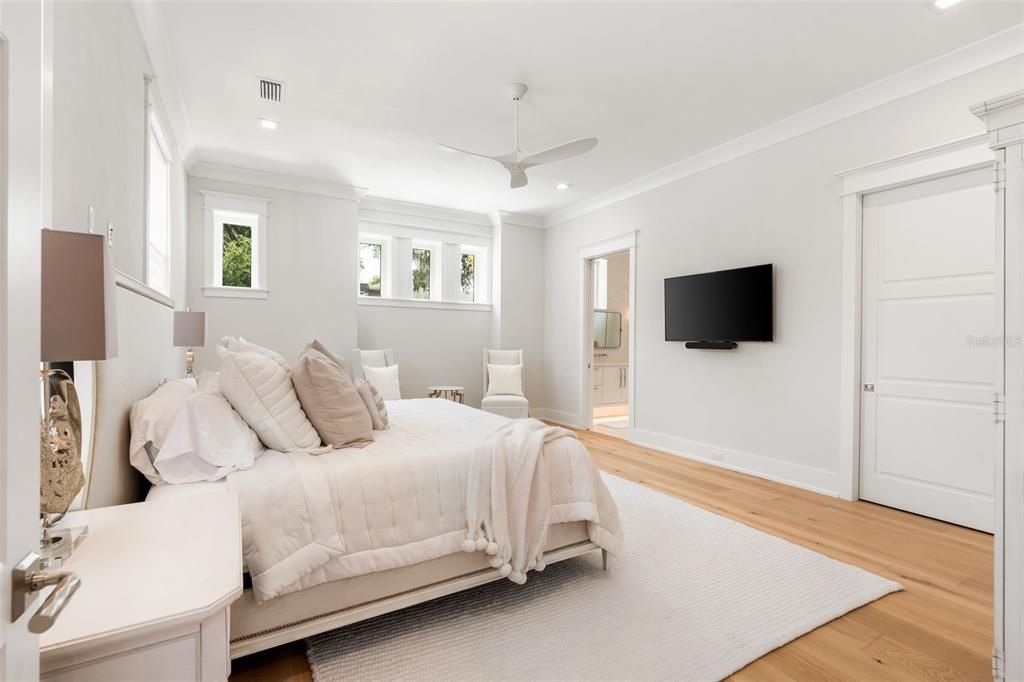 For Sale: $2,650,000 (6 beds, 4 baths, 6973 Square Feet)