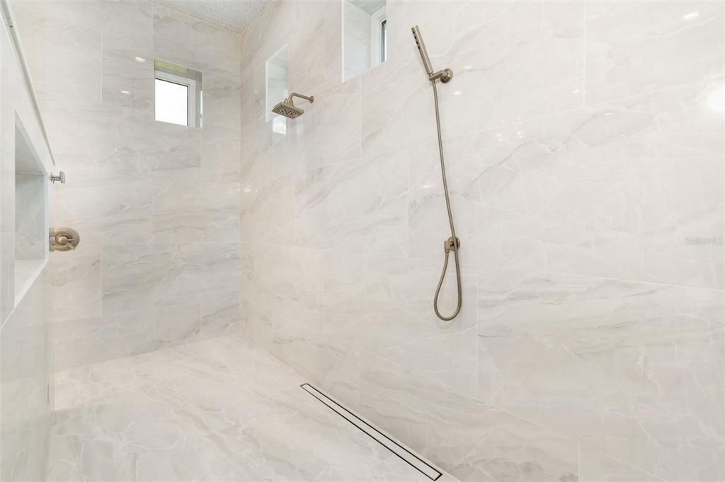 For Sale: $2,650,000 (6 beds, 4 baths, 6973 Square Feet)