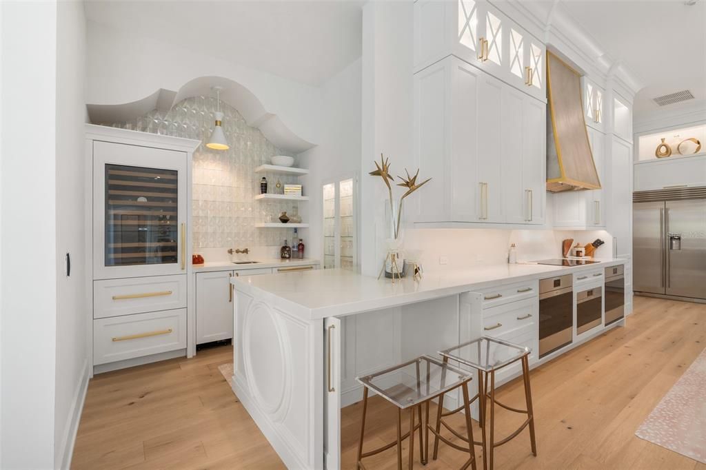 For Sale: $2,650,000 (6 beds, 4 baths, 6973 Square Feet)