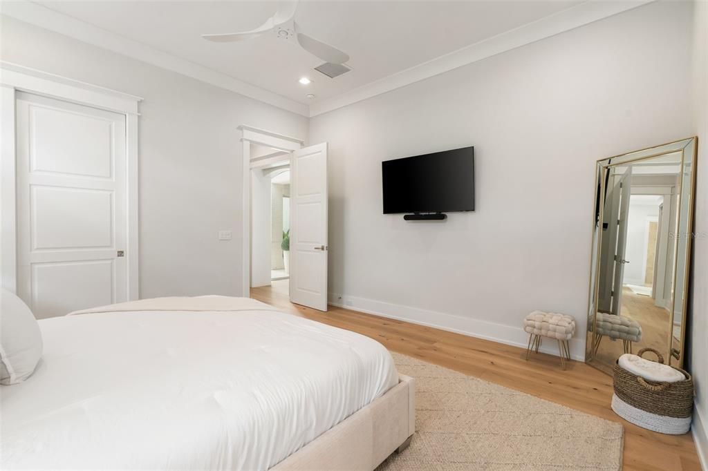 For Sale: $2,650,000 (6 beds, 4 baths, 6973 Square Feet)