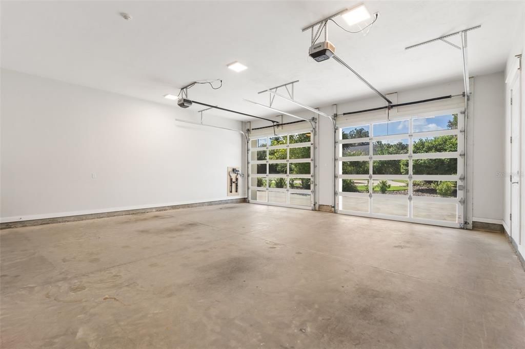 For Sale: $2,650,000 (6 beds, 4 baths, 6973 Square Feet)