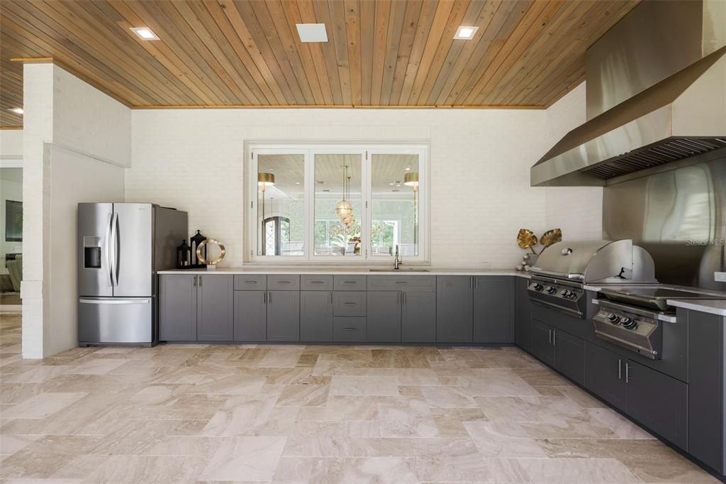 For Sale: $2,650,000 (6 beds, 4 baths, 6973 Square Feet)