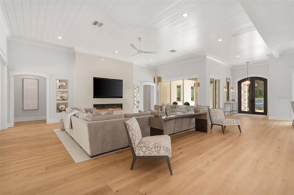 For Sale: $2,650,000 (6 beds, 4 baths, 6973 Square Feet)