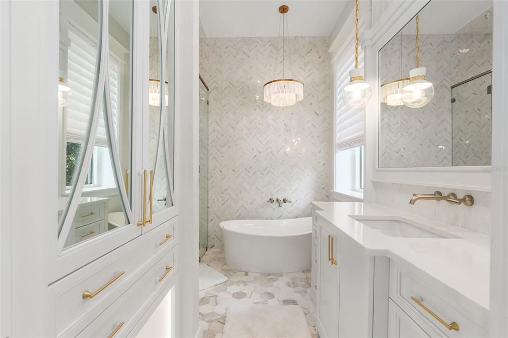 For Sale: $2,650,000 (6 beds, 4 baths, 6973 Square Feet)