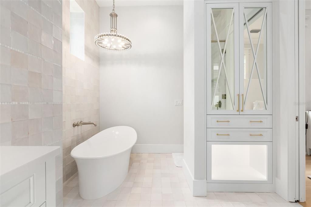 For Sale: $2,650,000 (6 beds, 4 baths, 6973 Square Feet)