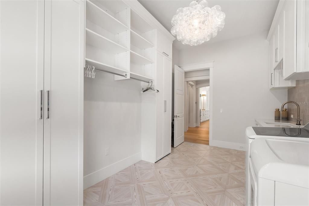 For Sale: $2,650,000 (6 beds, 4 baths, 6973 Square Feet)