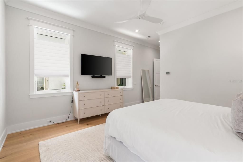 For Sale: $2,650,000 (6 beds, 4 baths, 6973 Square Feet)