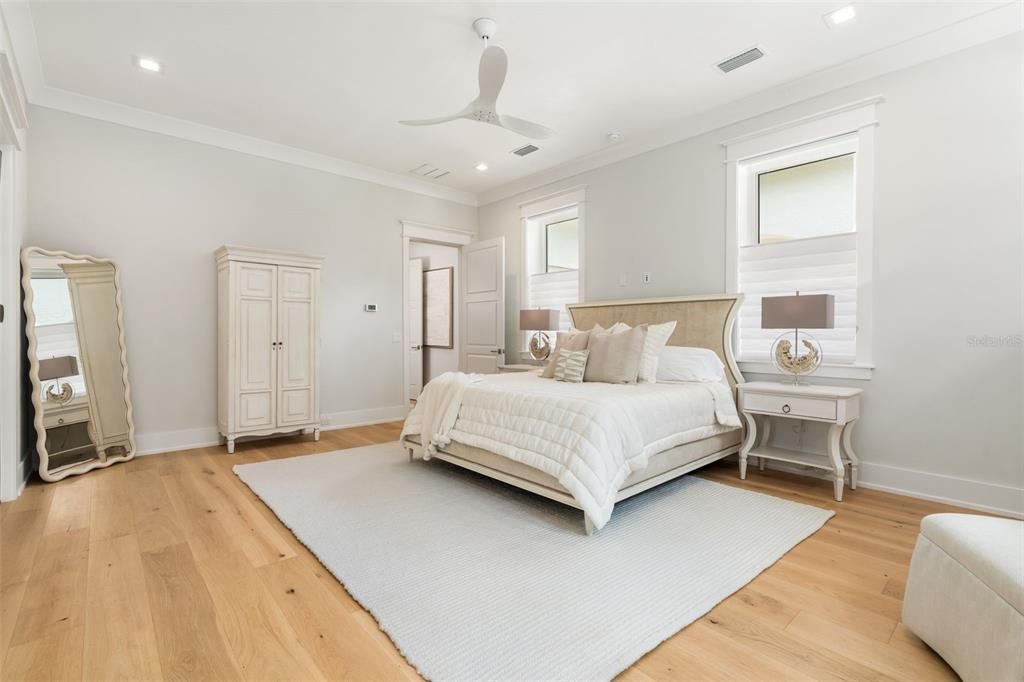 For Sale: $2,650,000 (6 beds, 4 baths, 6973 Square Feet)