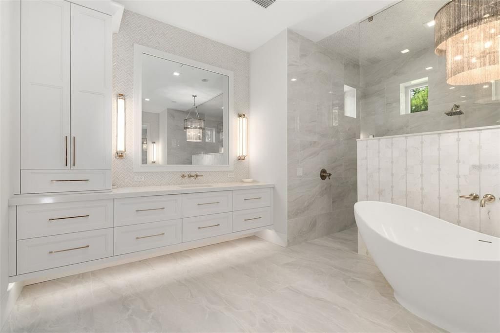 For Sale: $2,650,000 (6 beds, 4 baths, 6973 Square Feet)